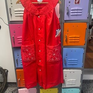 Red Vintage Women’s Dress/Housecoat Dress with Floral Pockets, M, NWT